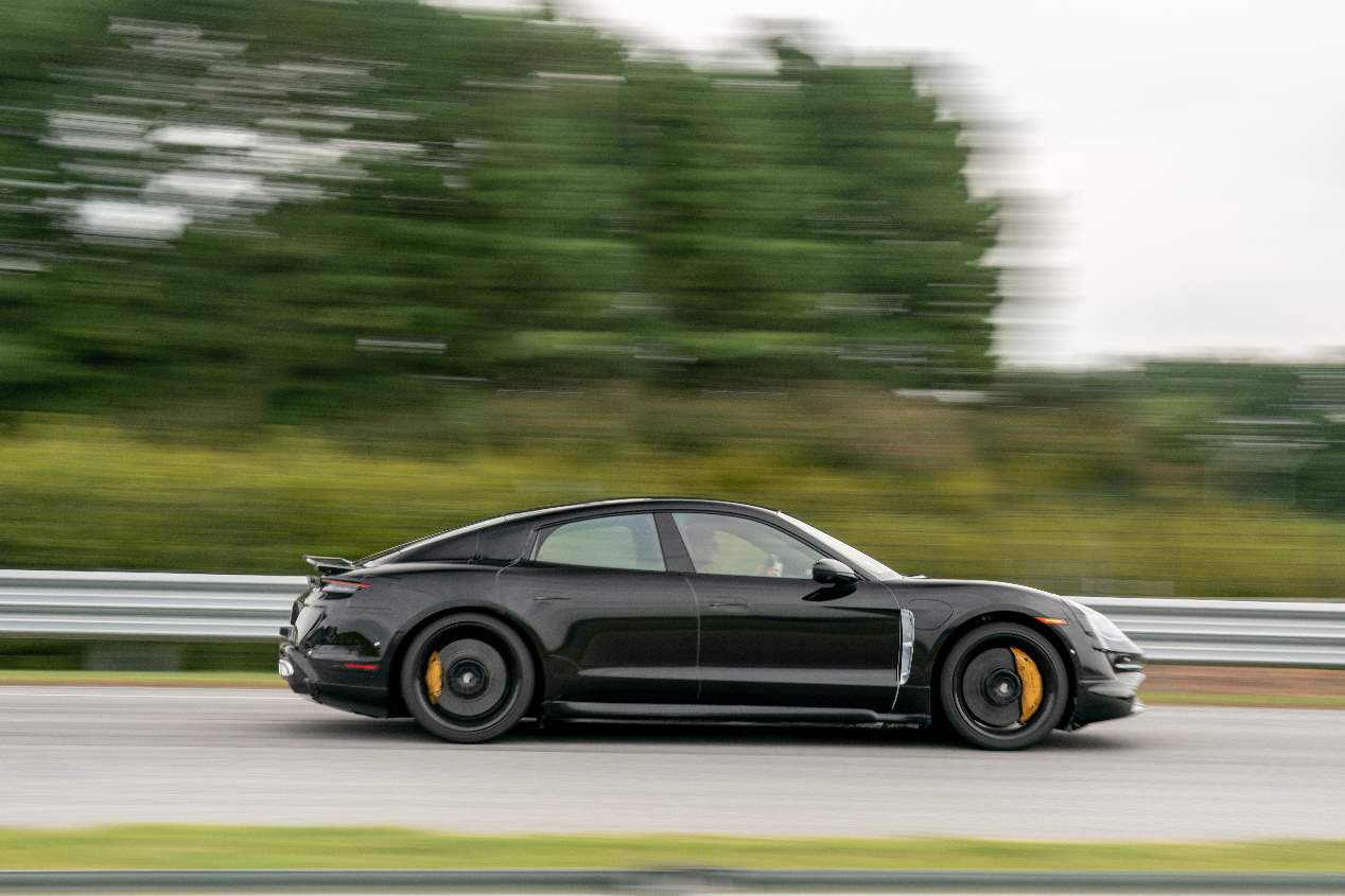 Porsche Taycan 2020: todos los datos y fotos oficiales del nuevo súper coche eléctrico