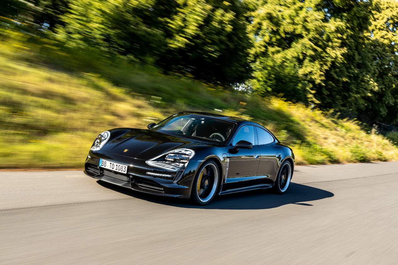 Porsche Taycan 2020: todos los datos y fotos oficiales del nuevo súper coche eléctrico