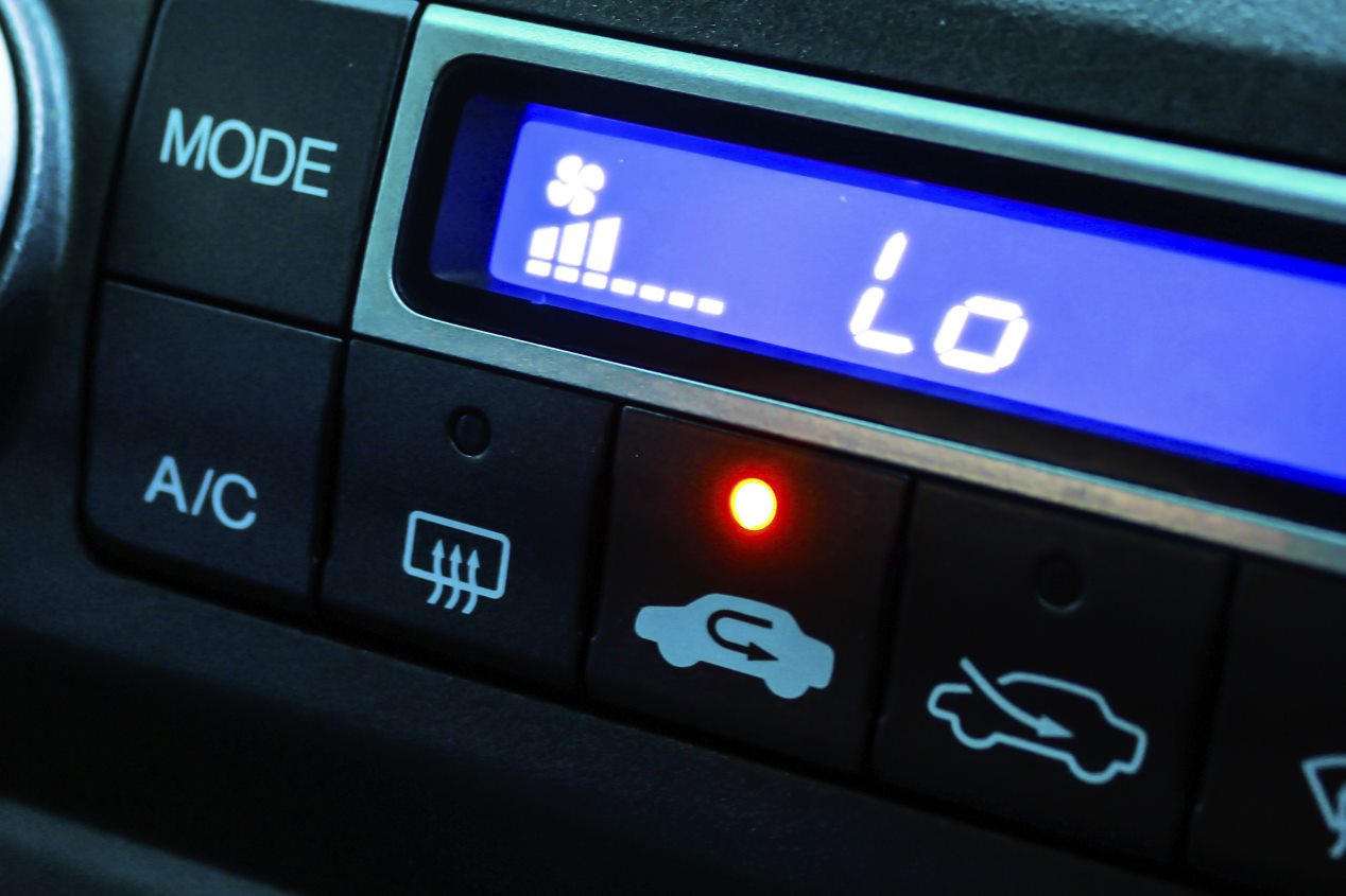 Botón de recirculación del coche o aire exterior: cuándo usarlo y cuándo es malo