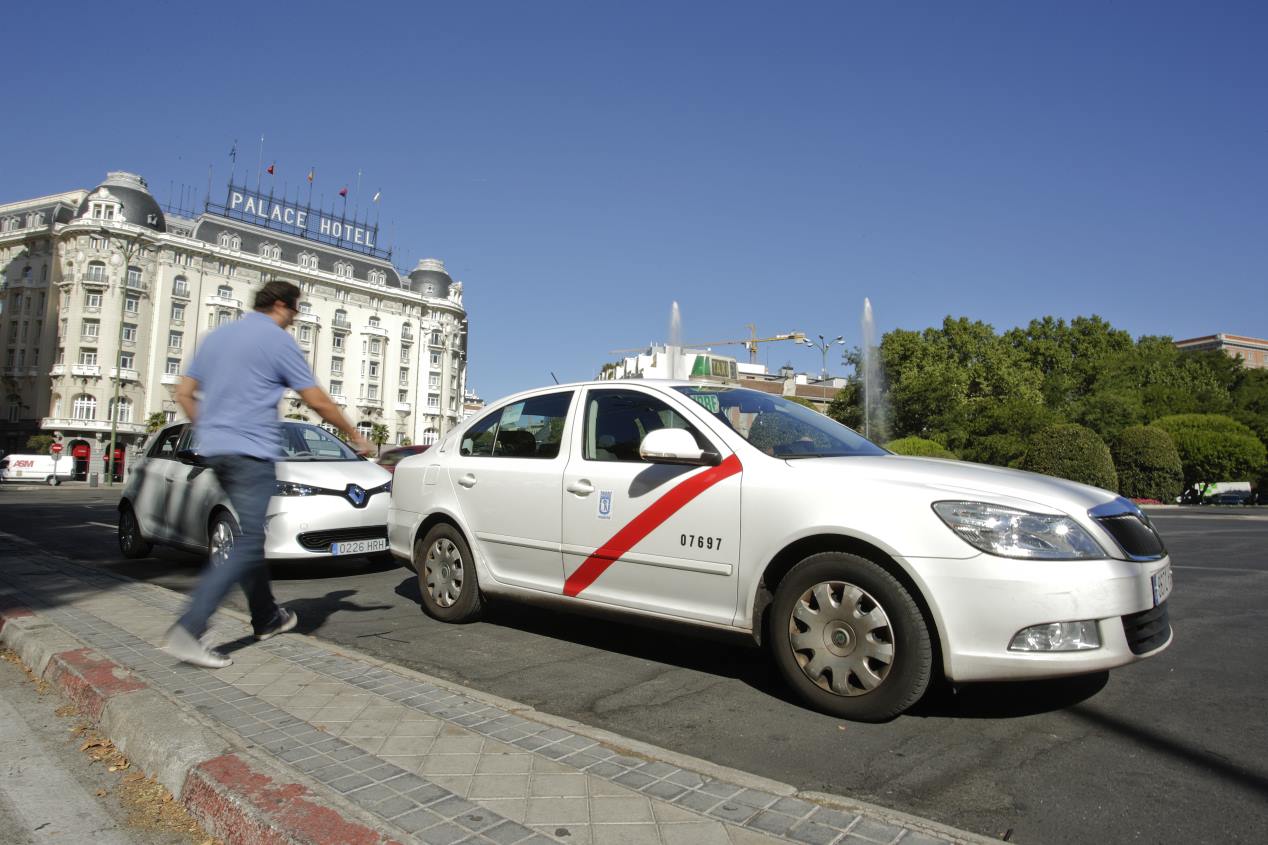 Los taxis podrían tener precios cerrados, viajes compartidos y uniforme