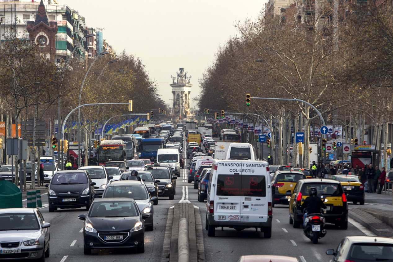 Los coches diésel y gasolina, ¿dejarán ya de venderse en la Unión Europea?