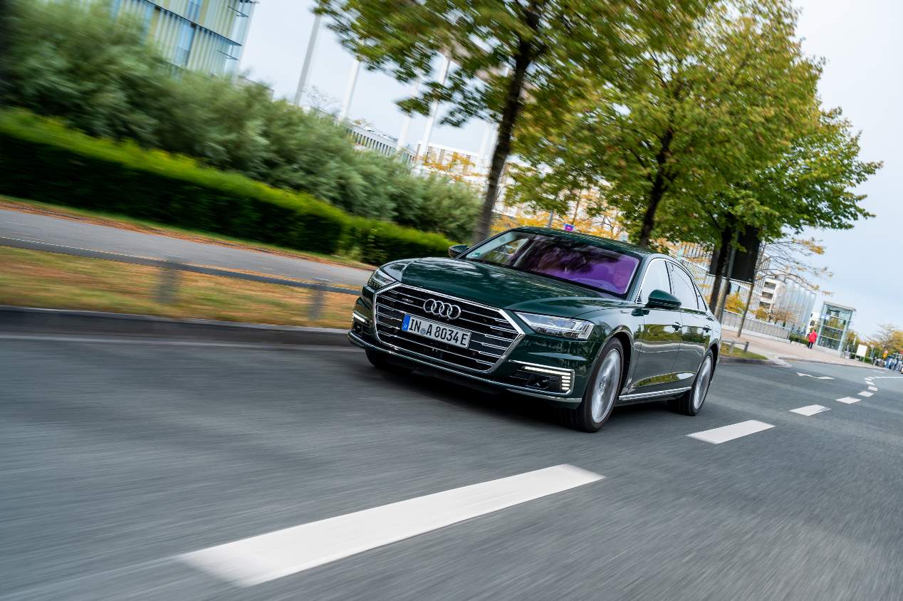 Audi A8 L 60 TFSI e quattro: así es la nueva gran berlina híbrida enchufable