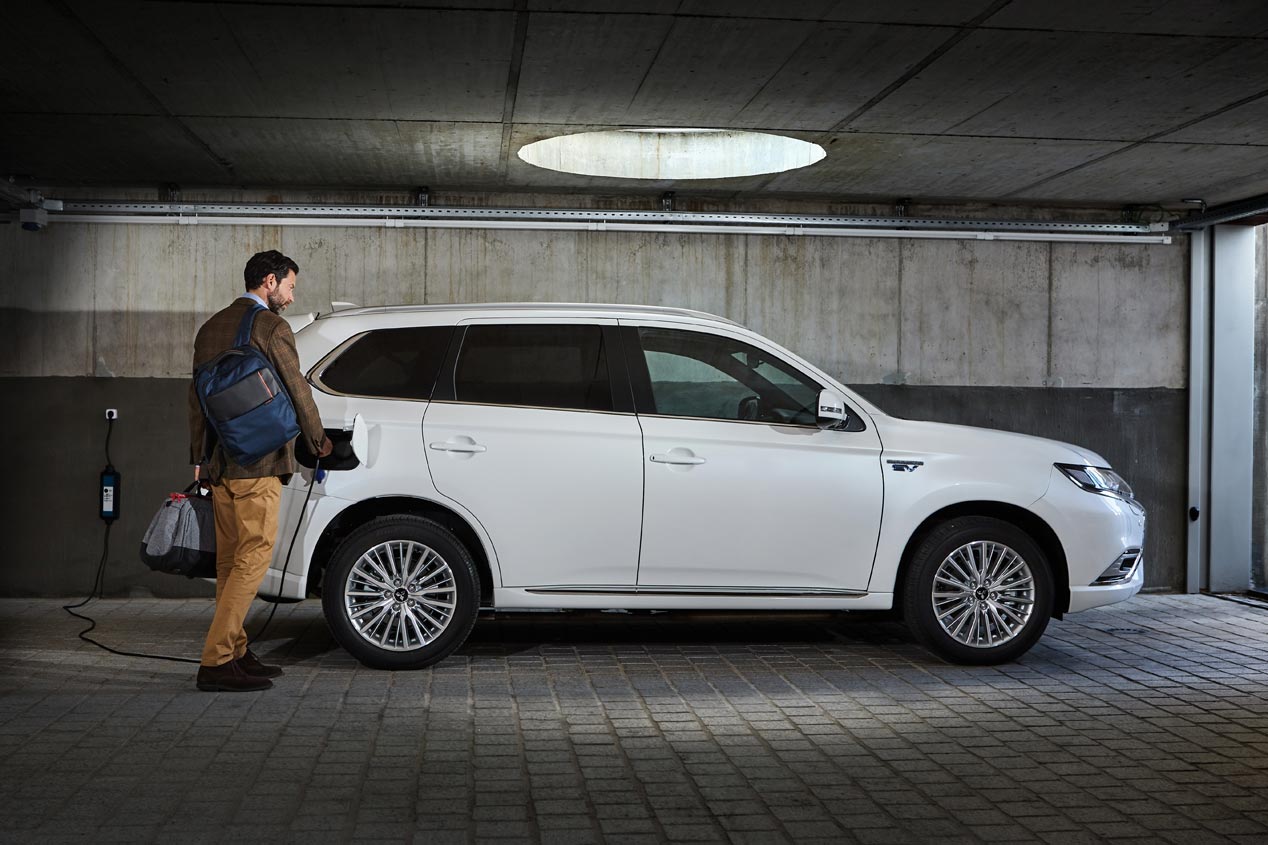 Mitsubishi Outlander PHEV, ¿alguien da más por menos? (VÍDEO)