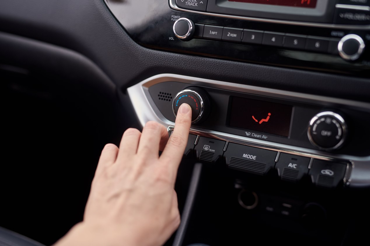 Por qué en invierno tu coche consume más combustible… y cómo solucionarlo