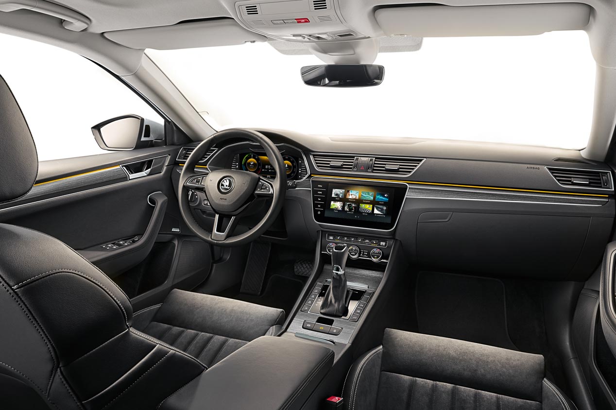 Skoda Superb iV: prueba y precios de la nueva berlina híbrida enchufable 