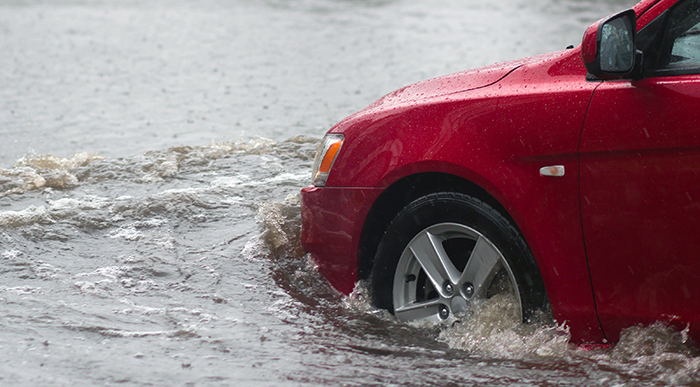 Cómo actuar si te sorprende una inundación o una riada cuando vas en tu coche