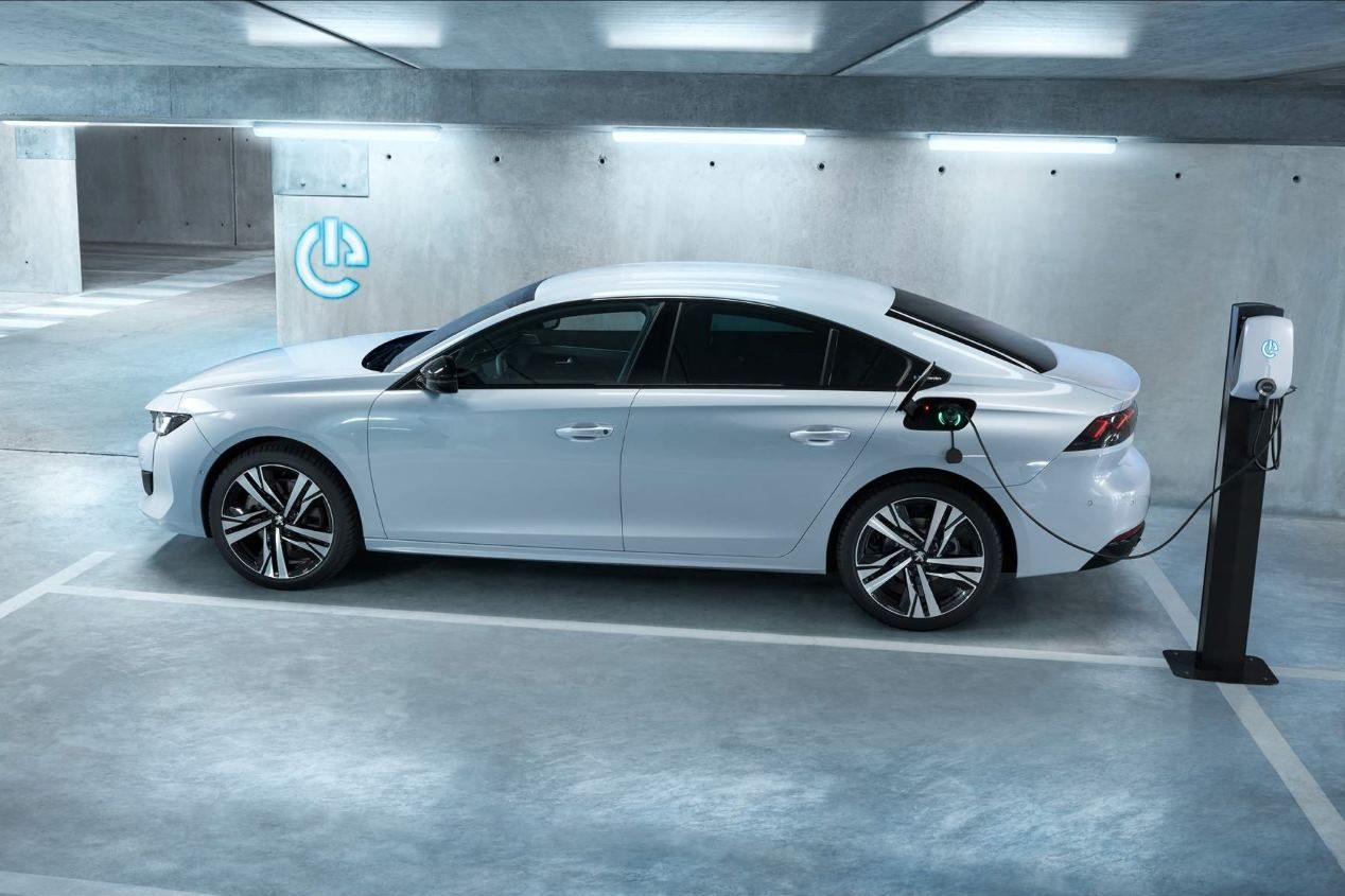 Opel Insignia, Peugeot 508 y Mazda6: tres nuevas súper berlinas en 2020