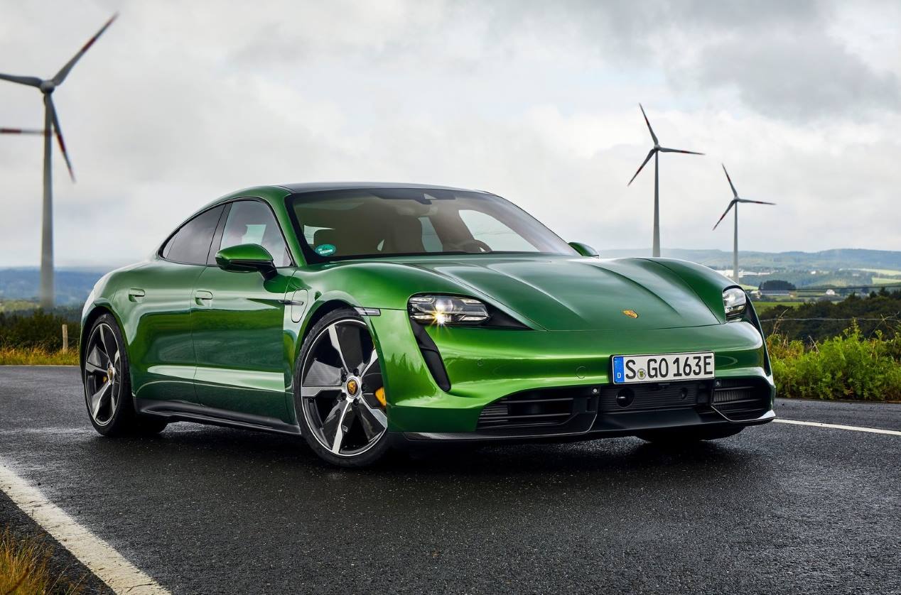 Todos los coches deportivos de 2020 mes a mes: Taycan, Mégane R.S., M2…