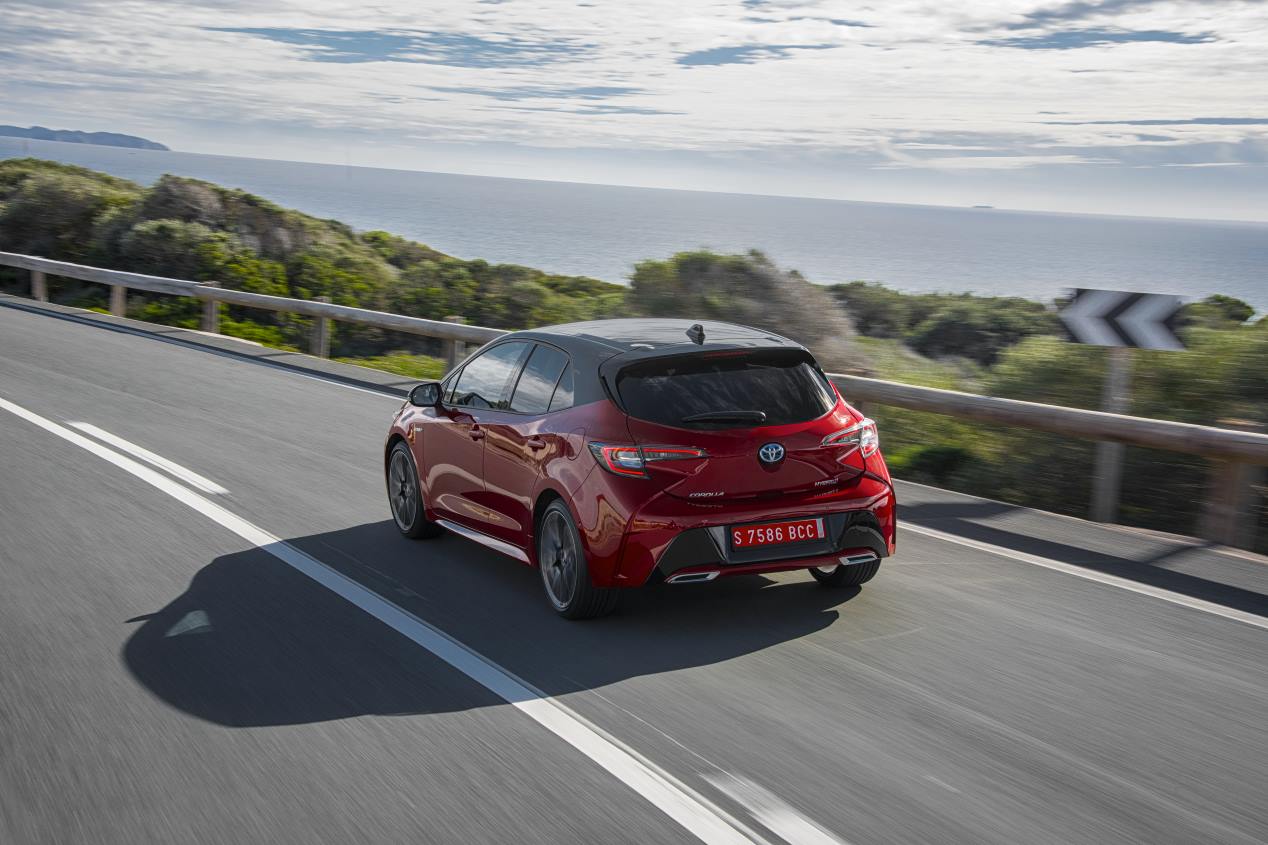 Por qué el coche híbrido es hoy la mejor solución de movilidad: 5 ventajas frente al eléctrico