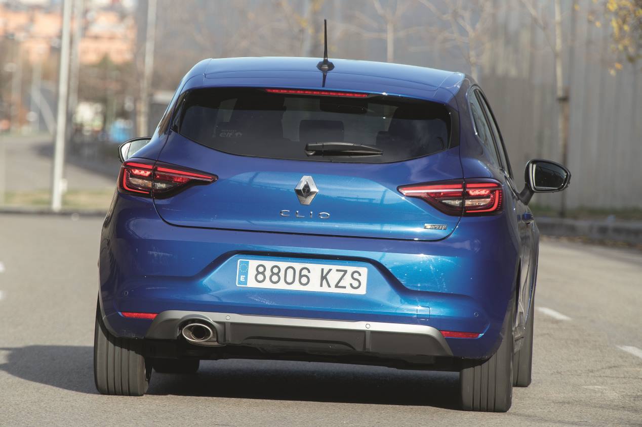 Peugeot 208 vs Renault Clio: buscamos el mejor utilitario de gasolina