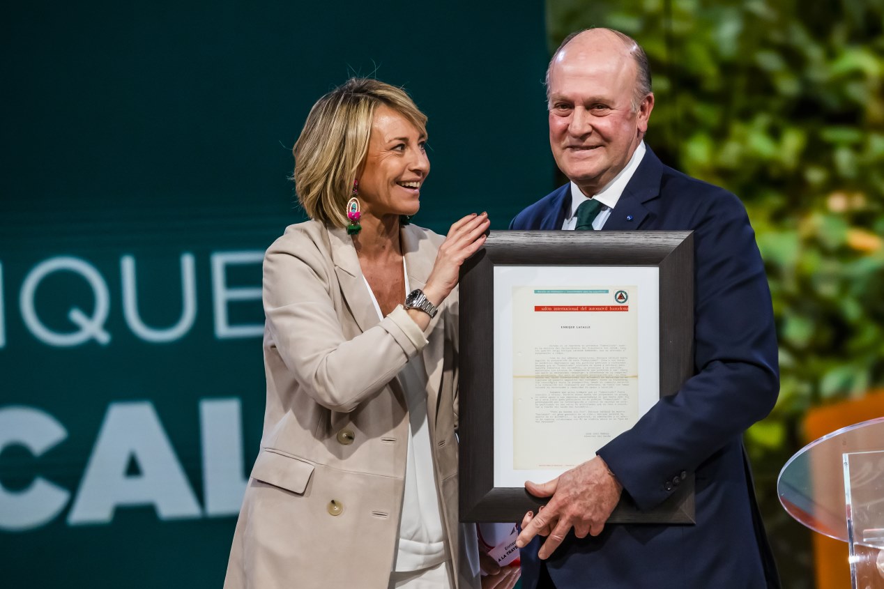 Enrique Lacalle recibe el premio A de Autopista 2020 a la Trayectoria Profesional Automovilística