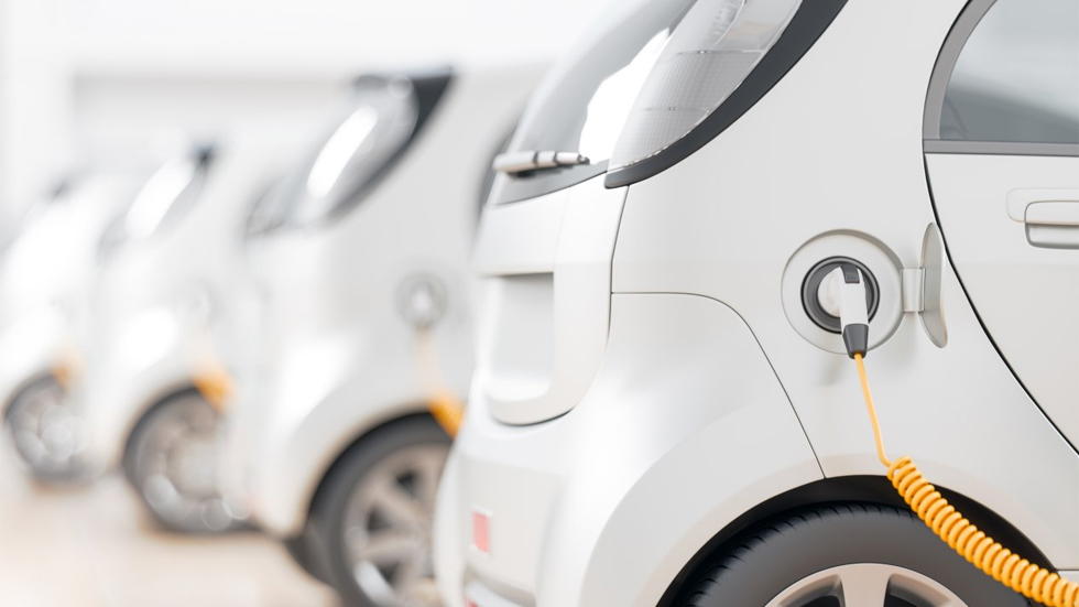 Eléctrico, diésel, gasolina o transporte público: ¿cuántos km recorres con 5 euros?