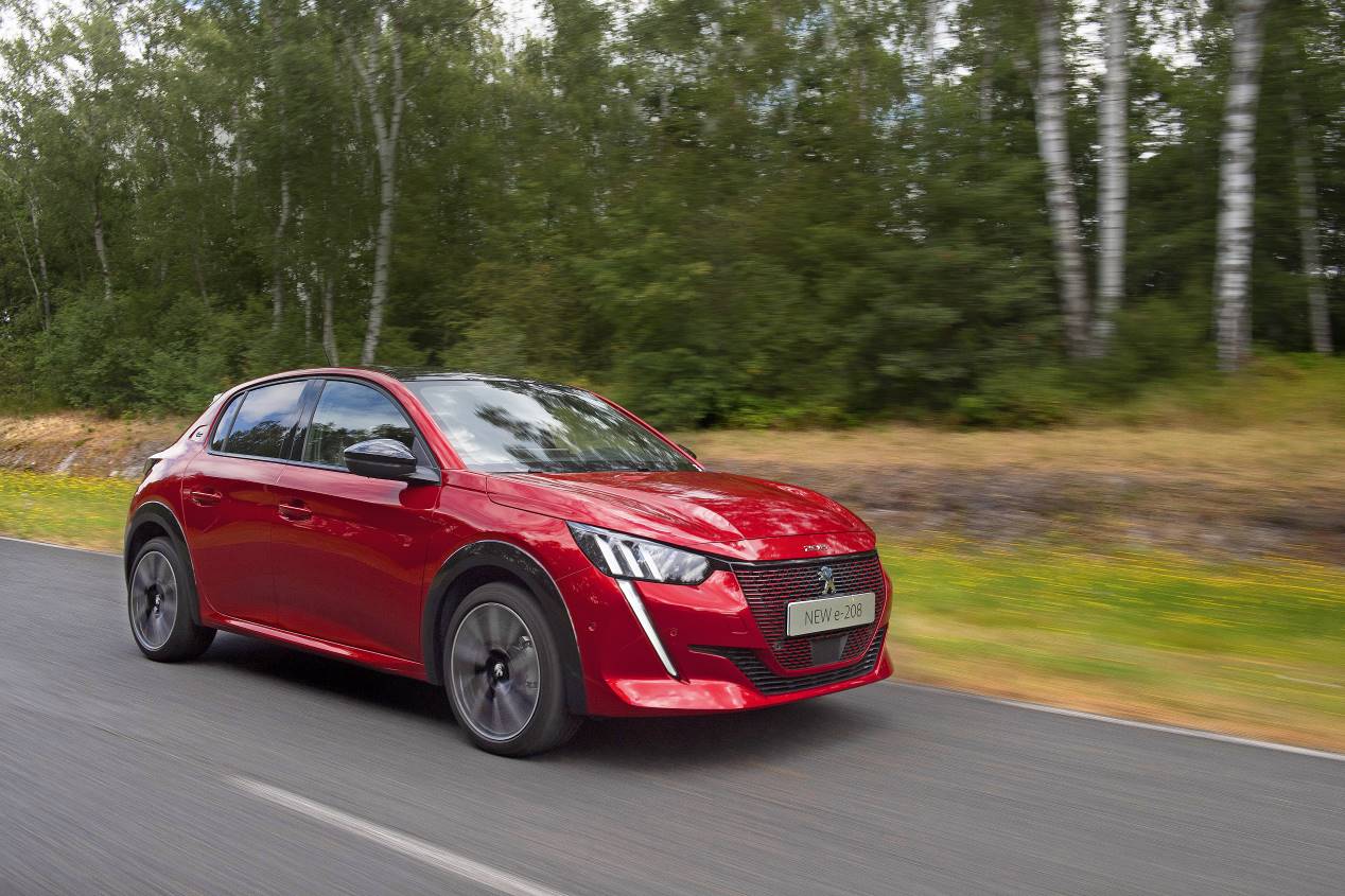 Los 10 coches eléctricos más baratos del mercado: 208, Corsa, Mii, Zoe… ¿los batirá Dacia?