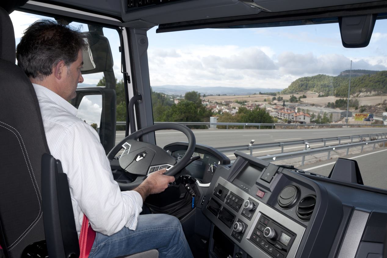  Suspendidos los tiempos de conducción y descanso en toda España para garantizar suministros