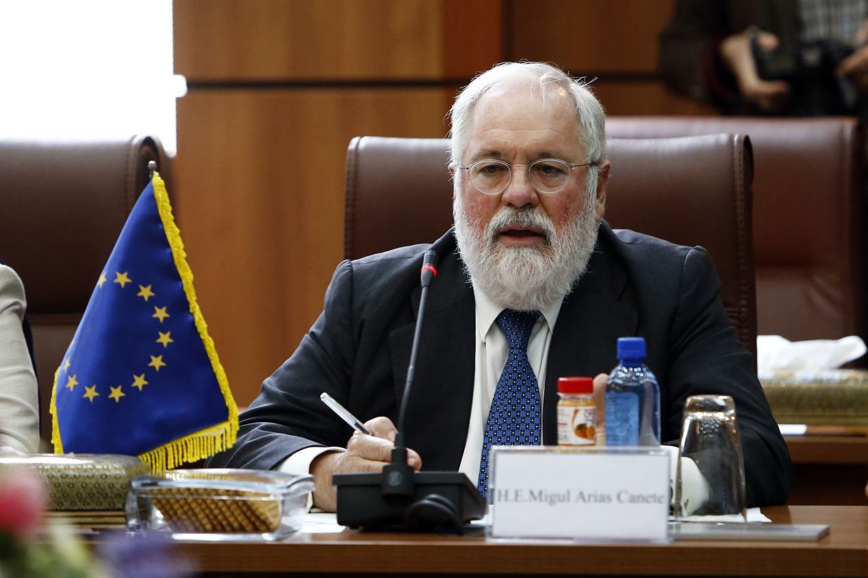 Entrevista a Miguel Arias Cañete, ex comisario europeo Medio Ambiente (II): hablamos del futuro de la industria automovilística 