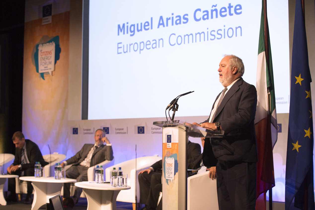 Entrevista a Miguel Arias Cañete, ex comisario europeo Medio Ambiente (II): hablamos del futuro de la industria automovilística 