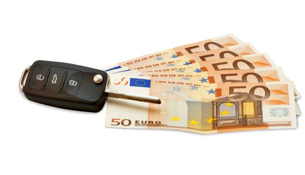 La Policía avisa de la nueva estafa del billete incrustado en el parabrisas