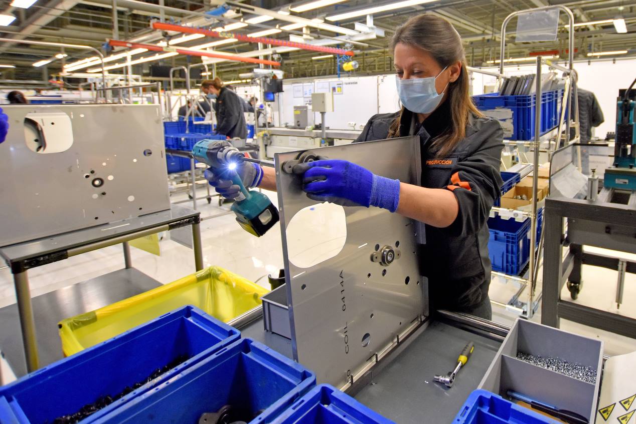 Así está fabricando Seat los respiradores para los afectados por coronavirus (galería de fotos)