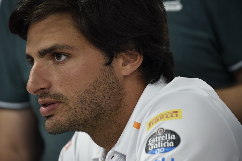 Carlos Sainz responde a 36 preguntas de todos los medios