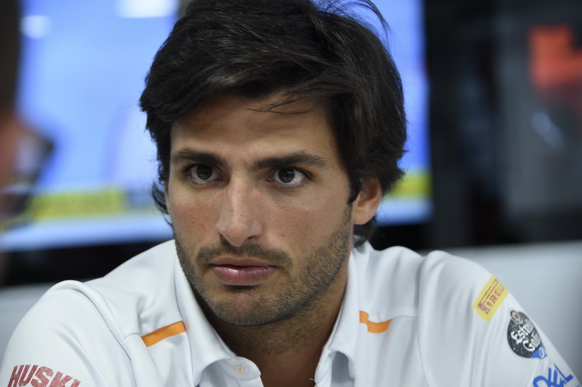 Carlos Sainz responde a 36 preguntas de todos los medios