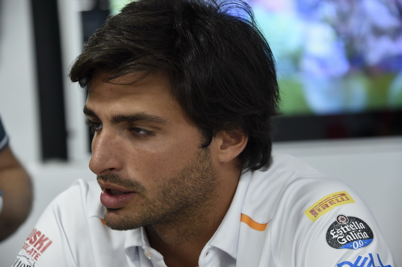 Carlos Sainz responde a 36 preguntas de todos los medios