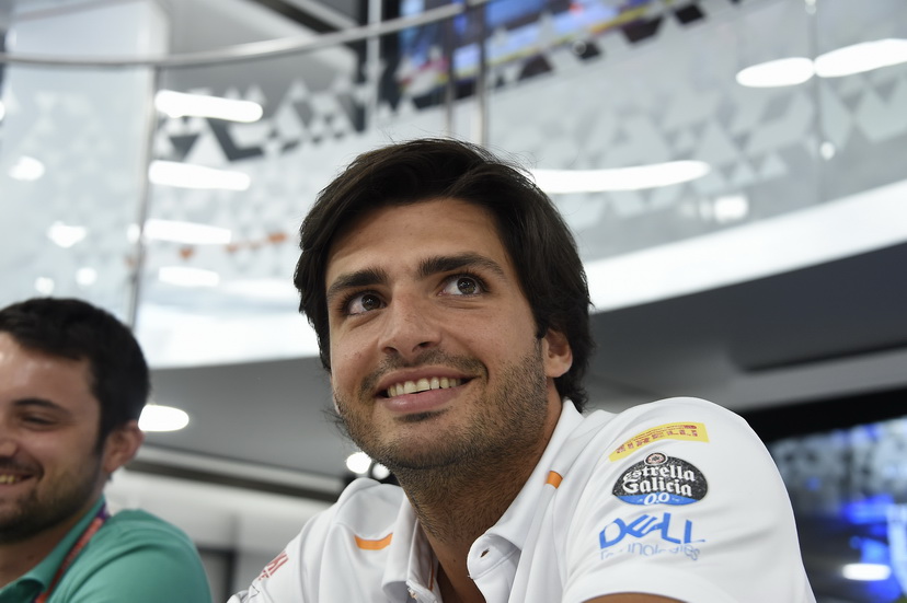 Carlos Sainz responde a 36 preguntas de todos los medios