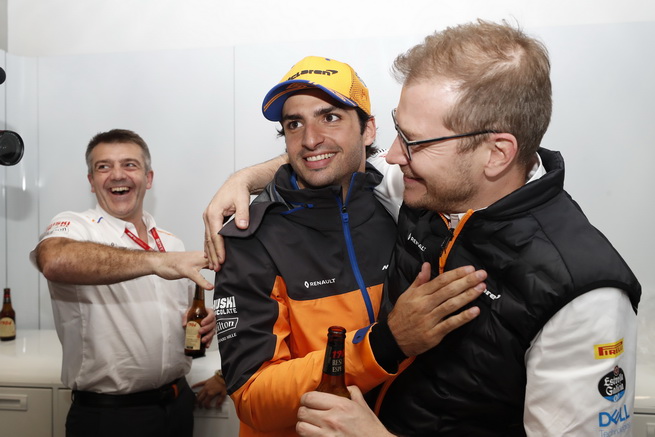 Carlos Sainz responde a 36 preguntas de todos los medios