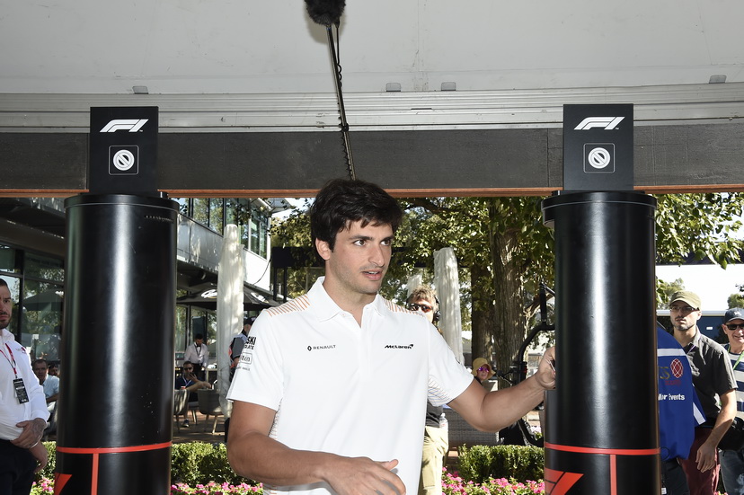 Carlos Sainz responde a 36 preguntas de todos los medios