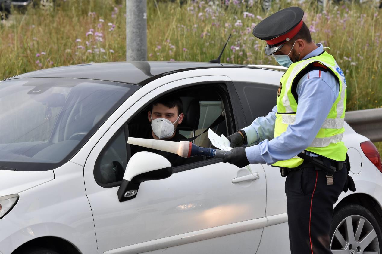 De 600 a 10.000 €: las multas más habituales que pone la policía en el estado de alarma