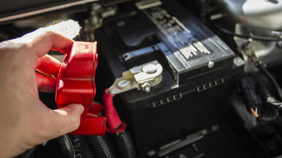 Por qué y cada cuánto tiempo debes encender tu coche durante el estado de alarma