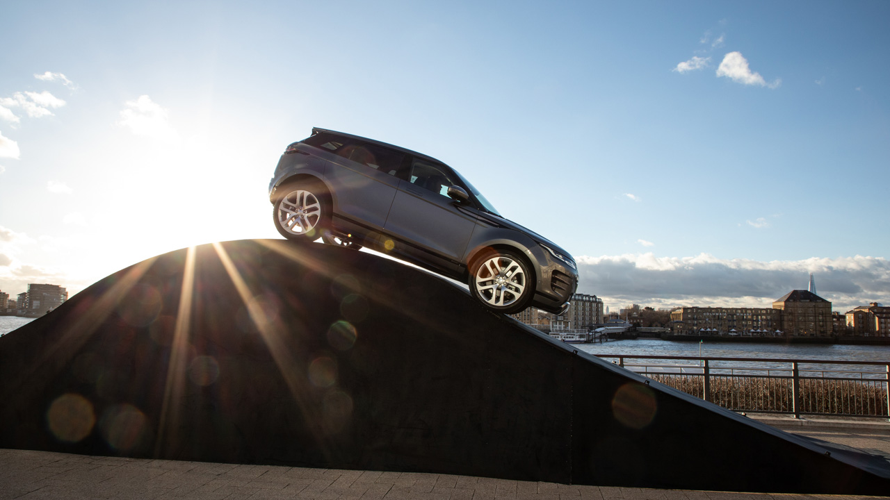 Discovery Sport y Range Rover Evoque P300e, nueva versión Plug-In para los SUV de Land Rover 