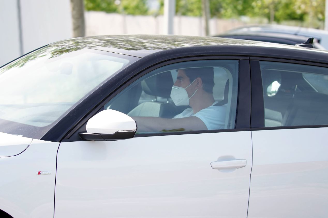 ¿Se permite ya viajar en coche y moto sin mascarilla? Cuándo es obligatoria y cuándo no