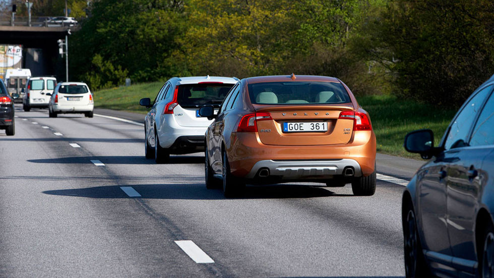 El truco de la DGT para calcular la distancia de seguridad con el coche que va por delante