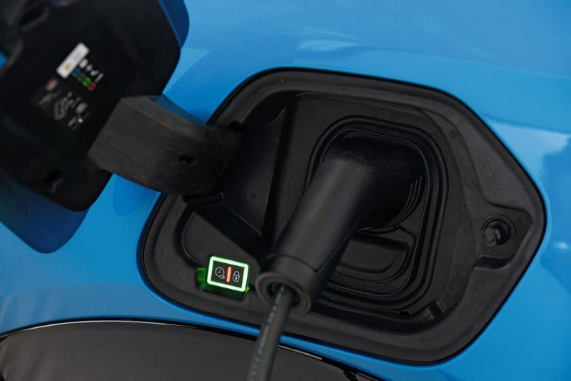 Coches eléctricos e híbridos enchufables. Ventajas e inconvenientes