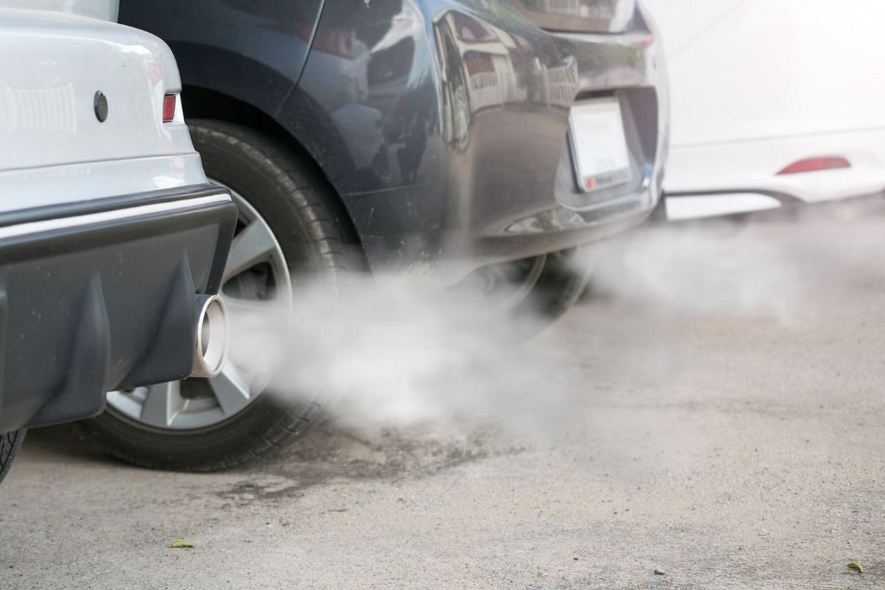 El Gobierno prohibirá finalmente los coches diésel, gasolina e híbridos: ya hay fecha