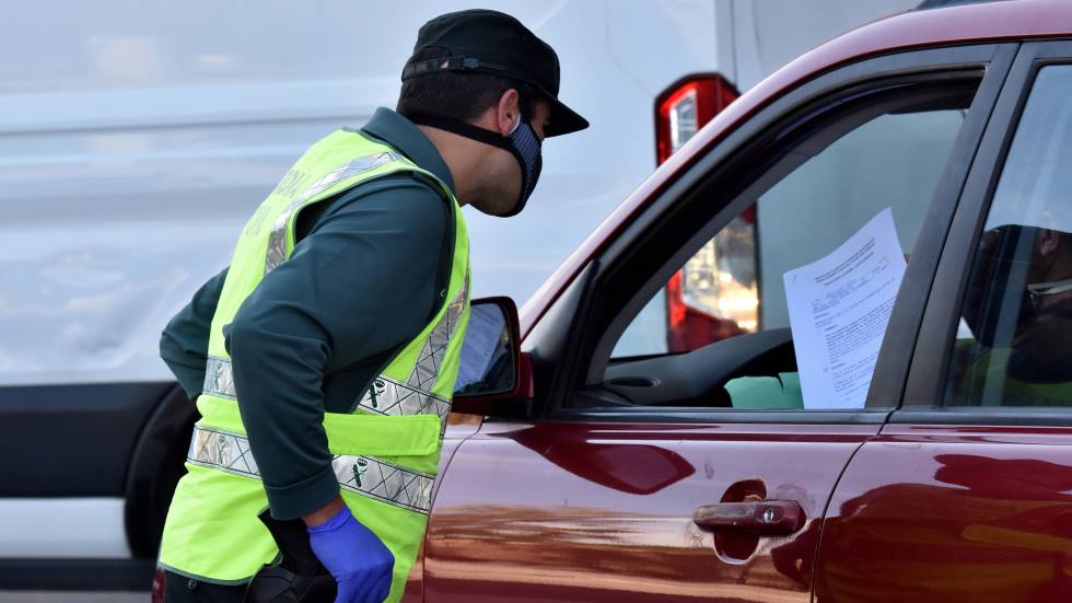 Las mascarillas, ya obligatorias por ley desde mañana: dónde hay que llevarlas y cómo se regula en coches