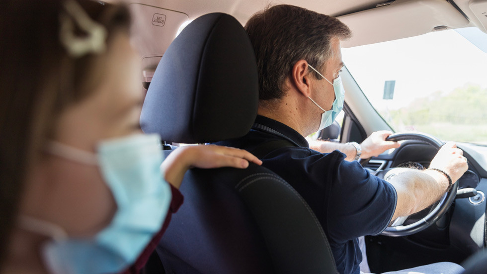 Cuál es el uso obligatorio de la mascarilla, según el tipo de transporte: coche, moto, bus…