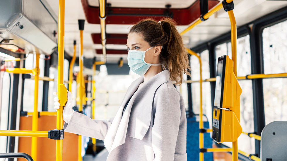 Cuál es el uso obligatorio de la mascarilla, según el tipo de transporte: coche, moto, bus…