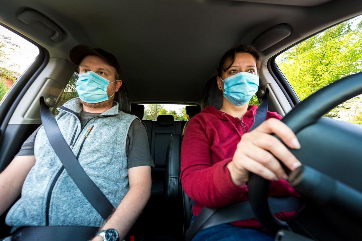 Cuántas personas exactamente pueden ir en ya en coche y transportes en las Fases 2 y 3