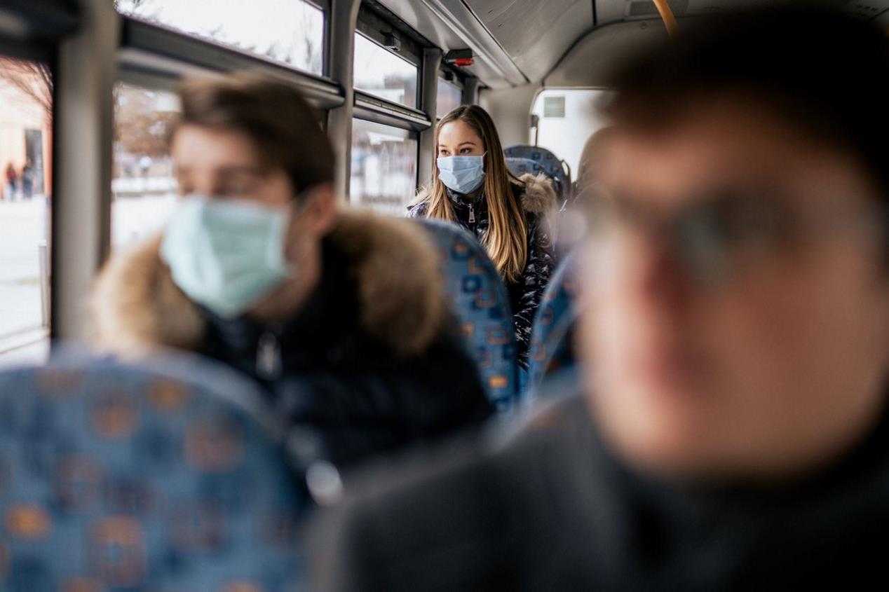 Cuántas personas exactamente pueden ir en ya en coche y transportes en las Fases 2 y 3
