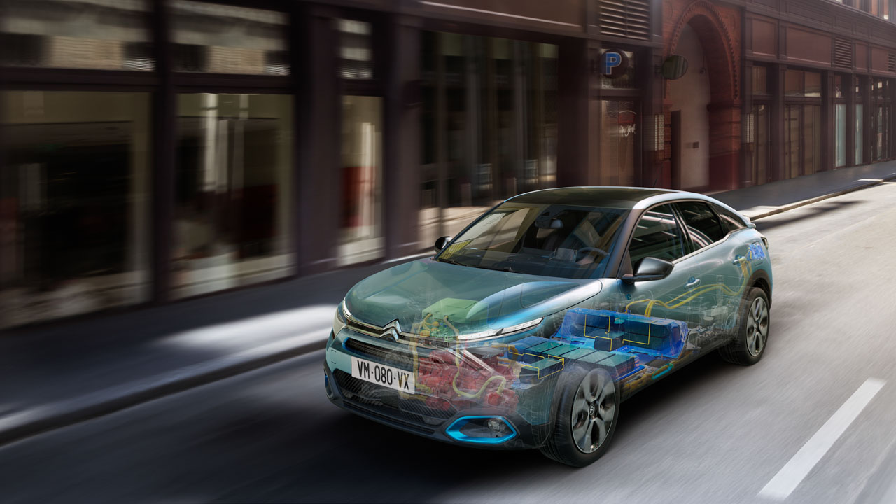 Citroën C4 & Peugeot 2008: duelo SUV en familia ¿Cuál interesa más?