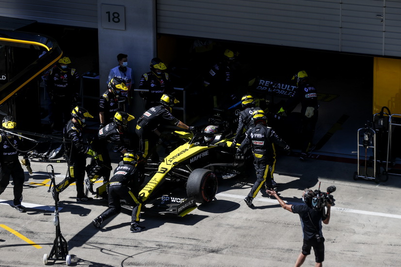 GP de Austria de F1: victoria de Bottas, Hamilton sancionado y Sainz quinto