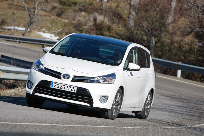 Comparativa VW Touran vs Toyota Verso
