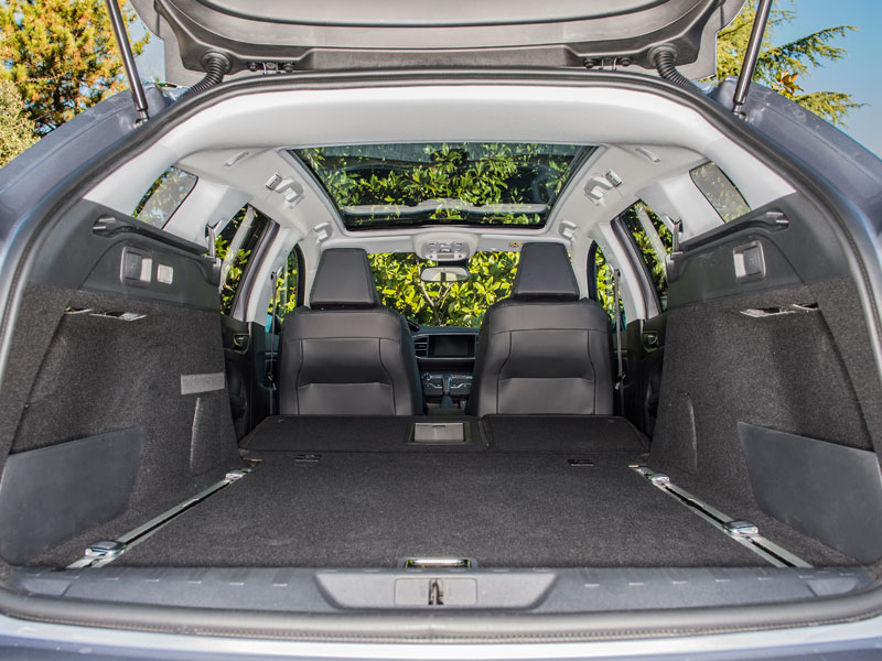 Peugeot 308, Interior y maletero