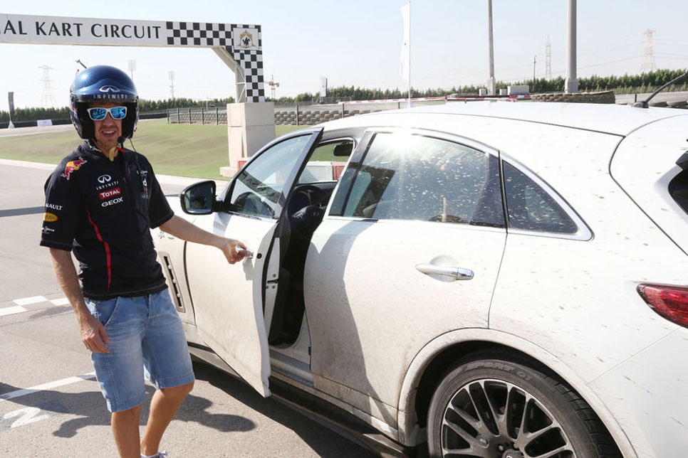 Vettel con el Infiniti Q50