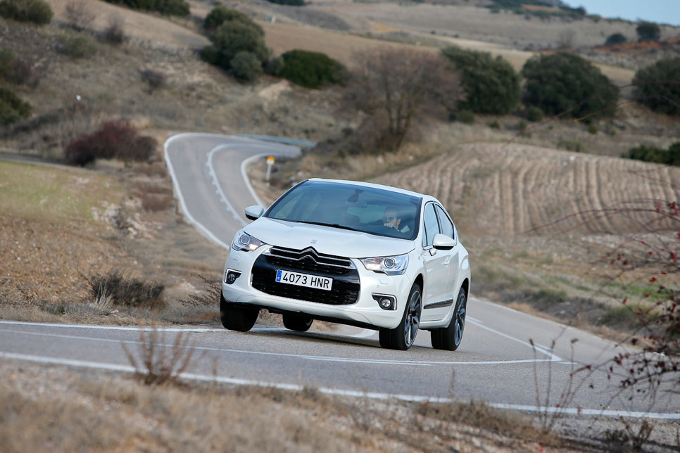 Comparativa: Citroën DS4 2.0 HDI Sport; Mazda 2 2.2D Luxury; Seat León 2.0 TDI Style