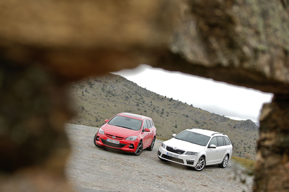 Opel Astra Sports Tourer 2.0 CDTI 195 Biturbo vs Skoda Octavia Combi 2.0 TDI RS DSG