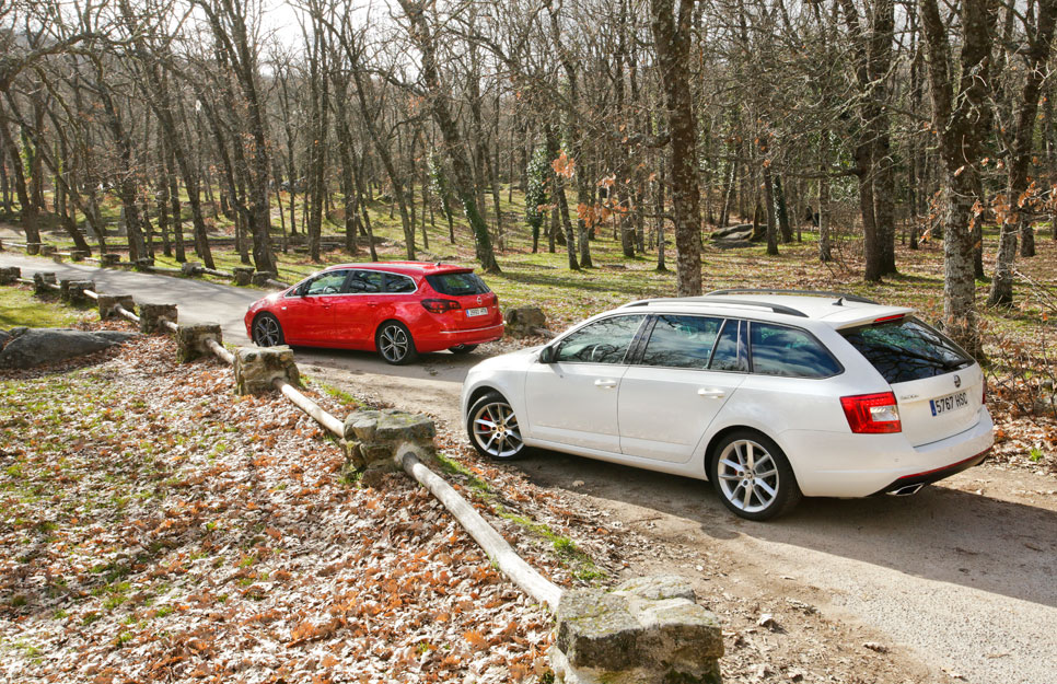 Opel Astra Sports Tourer 2.0 CDTI 195 Biturbo vs Skoda Octavia Combi 2.0 TDI RS DSG