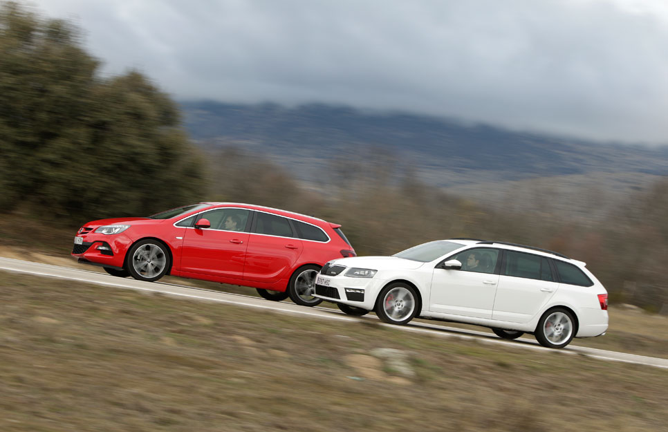 Opel Astra Sports Tourer 2.0 CDTI 195 Biturbo vs Skoda Octavia Combi 2.0 TDI RS DSG