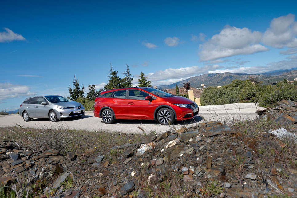 Honda Civic Tourer 1.6 i-DTEC 120 Sport vs Toyota Auris Touring Sports 120D Active